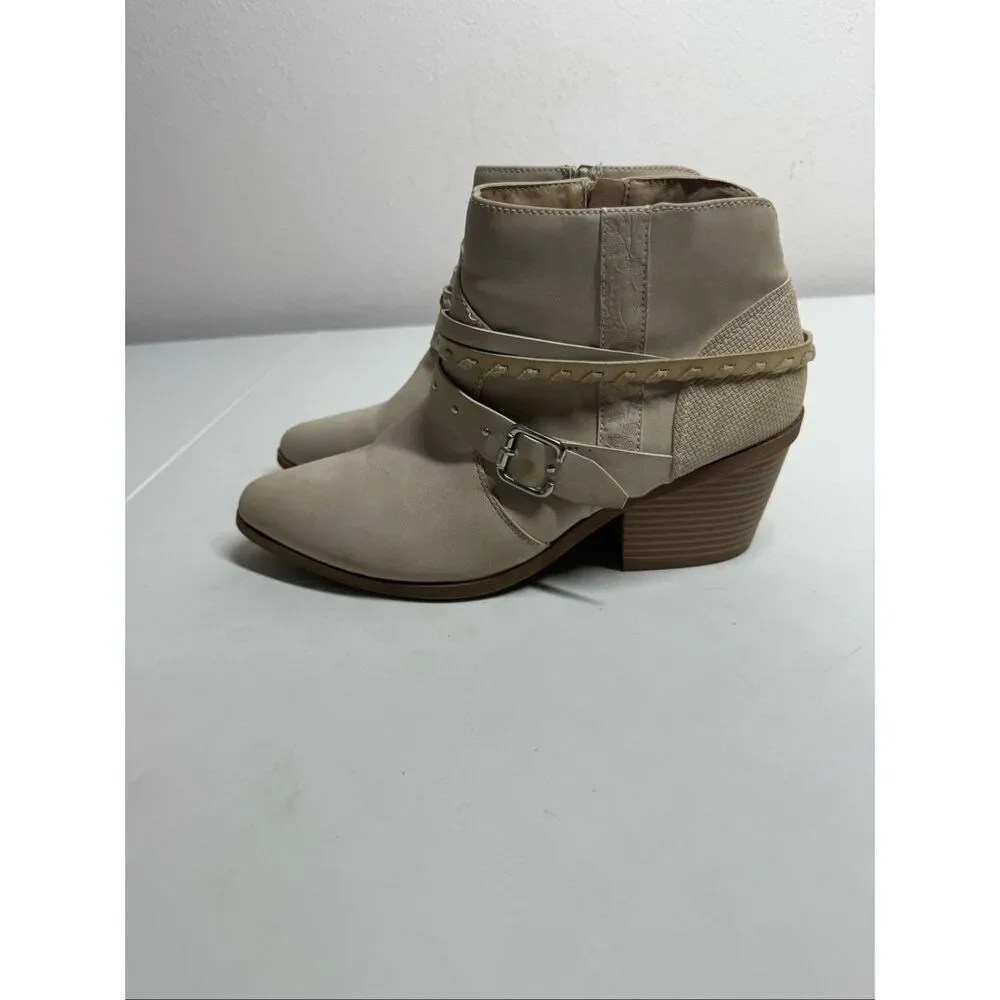 Maurices Elsa Belted Ankle Boot Size 11 Light Cream Beige